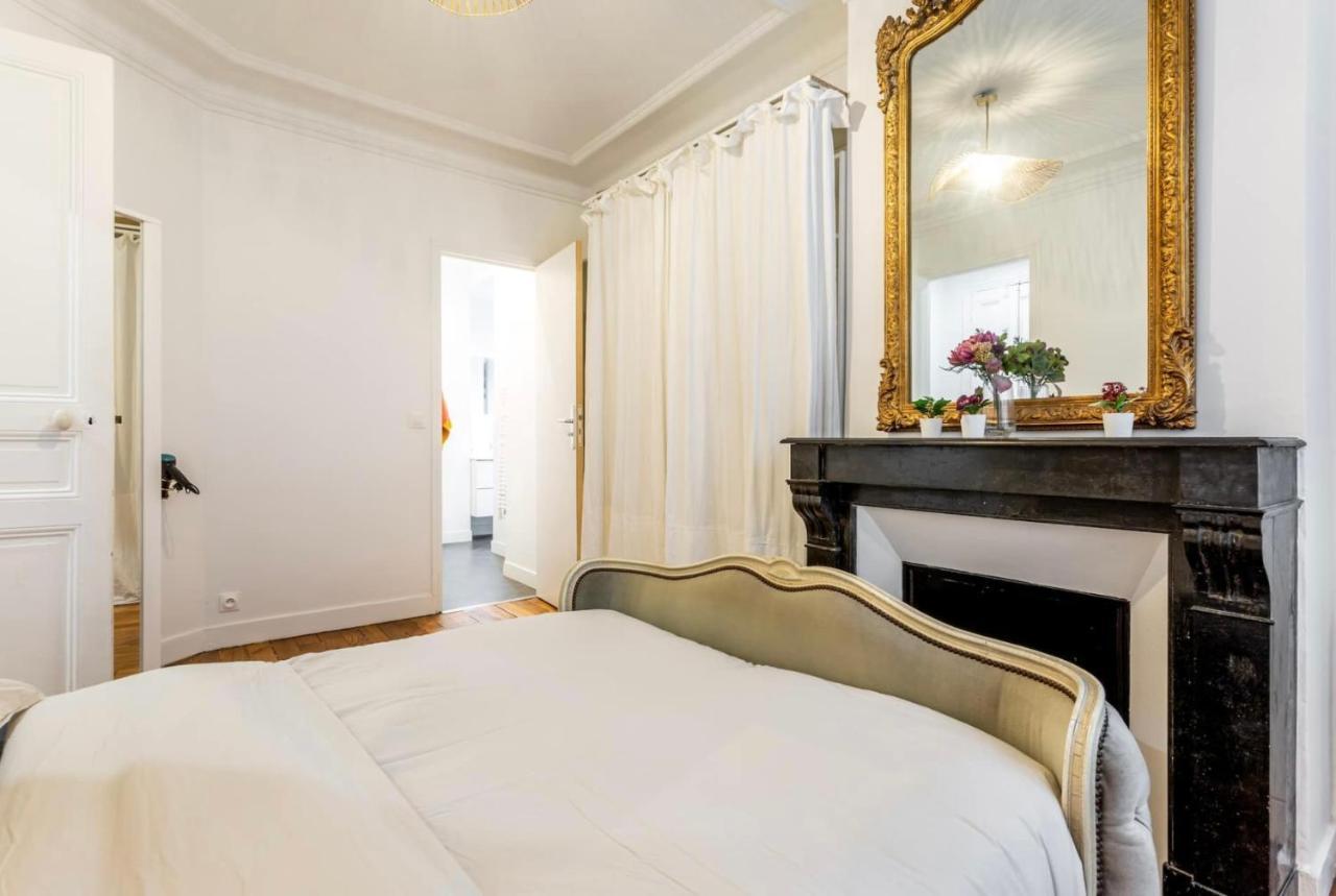 Abbesses - Superbe Appartement Avec Cheminees Paris Eksteriør billede